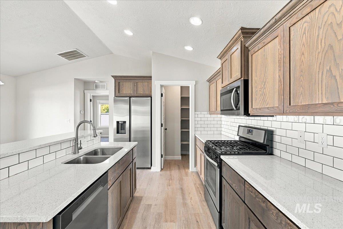 394 W Aspen Ct., Middleton, Idaho 83644, 3 Bedrooms, 2 Bathrooms, Residential For Sale, Price $450,000,MLS 99002735