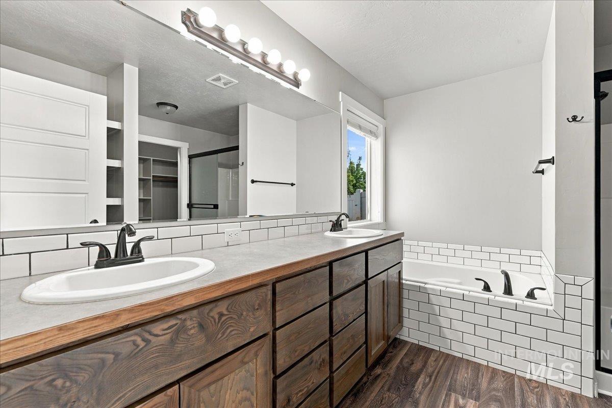 394 W Aspen Ct., Middleton, Idaho 83644, 3 Bedrooms, 2 Bathrooms, Residential For Sale, Price $450,000,MLS 99002735