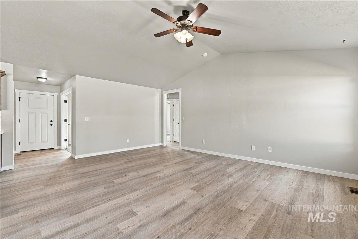 394 W Aspen Ct., Middleton, Idaho 83644, 3 Bedrooms, 2 Bathrooms, Residential For Sale, Price $450,000,MLS 99002735