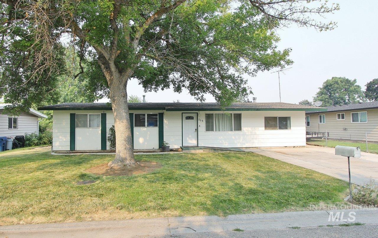 115 N Rowena, Nampa, Idaho 83651, 4 Bedrooms, 2 Bathrooms, Residential For Sale, Price $375,000,MLS 99002737