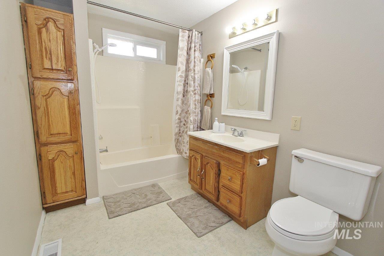 115 N Rowena, Nampa, Idaho 83651, 4 Bedrooms, 2 Bathrooms, Residential For Sale, Price $375,000,MLS 99002737