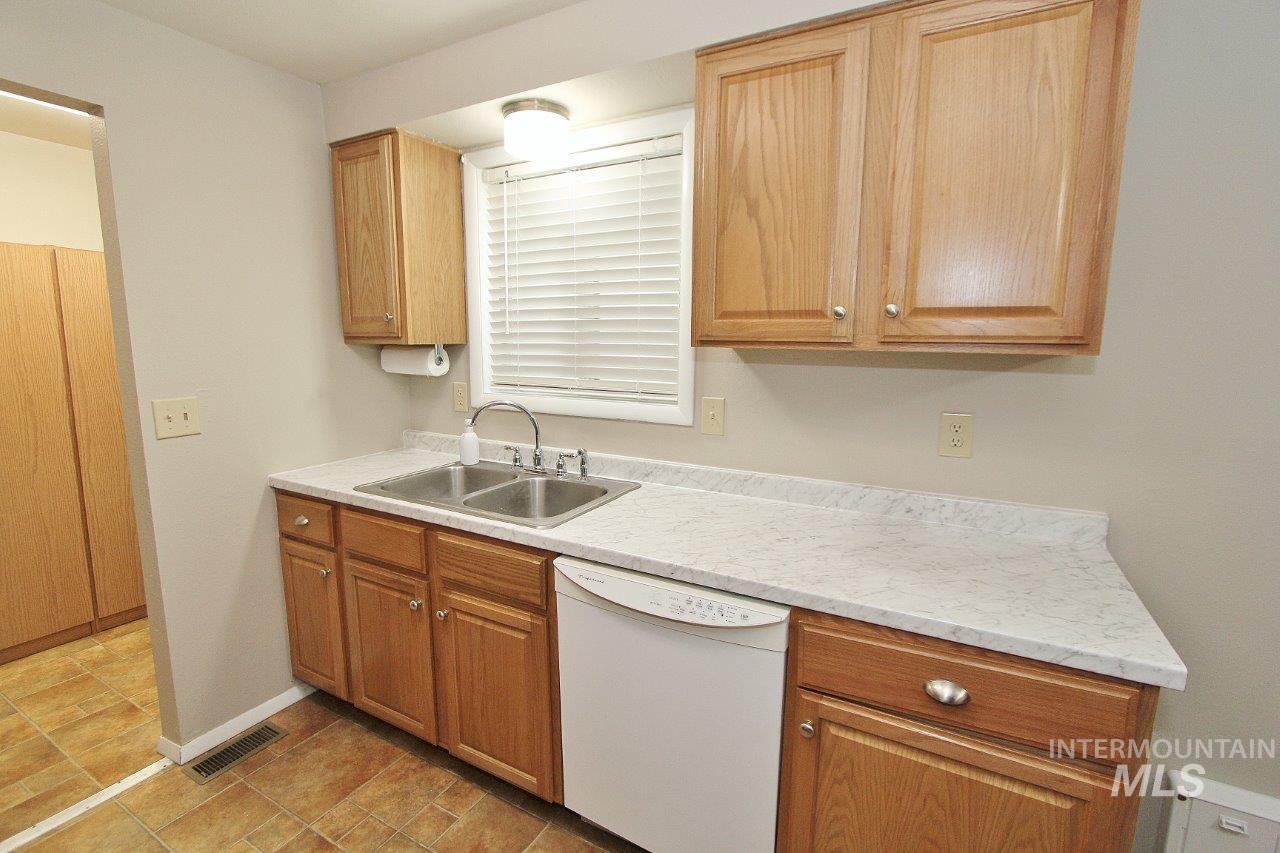 115 N Rowena, Nampa, Idaho 83651, 4 Bedrooms, 2 Bathrooms, Residential For Sale, Price $375,000,MLS 99002737