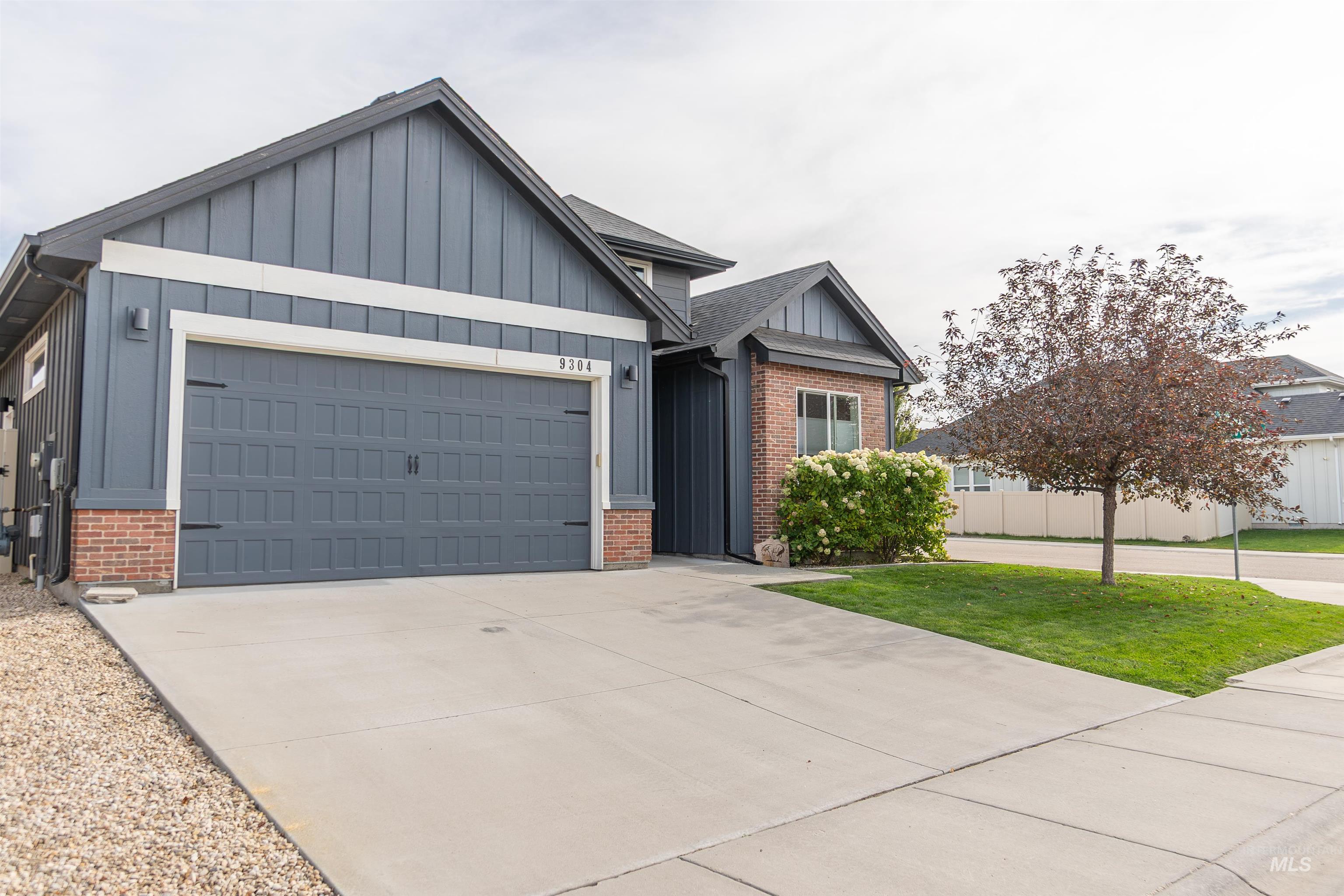 9304 W Tillamook Dr., Boise, Idaho 83709, 3 Bedrooms, 2 Bathrooms, Residential For Sale, Price $535,000,MLS 99002741