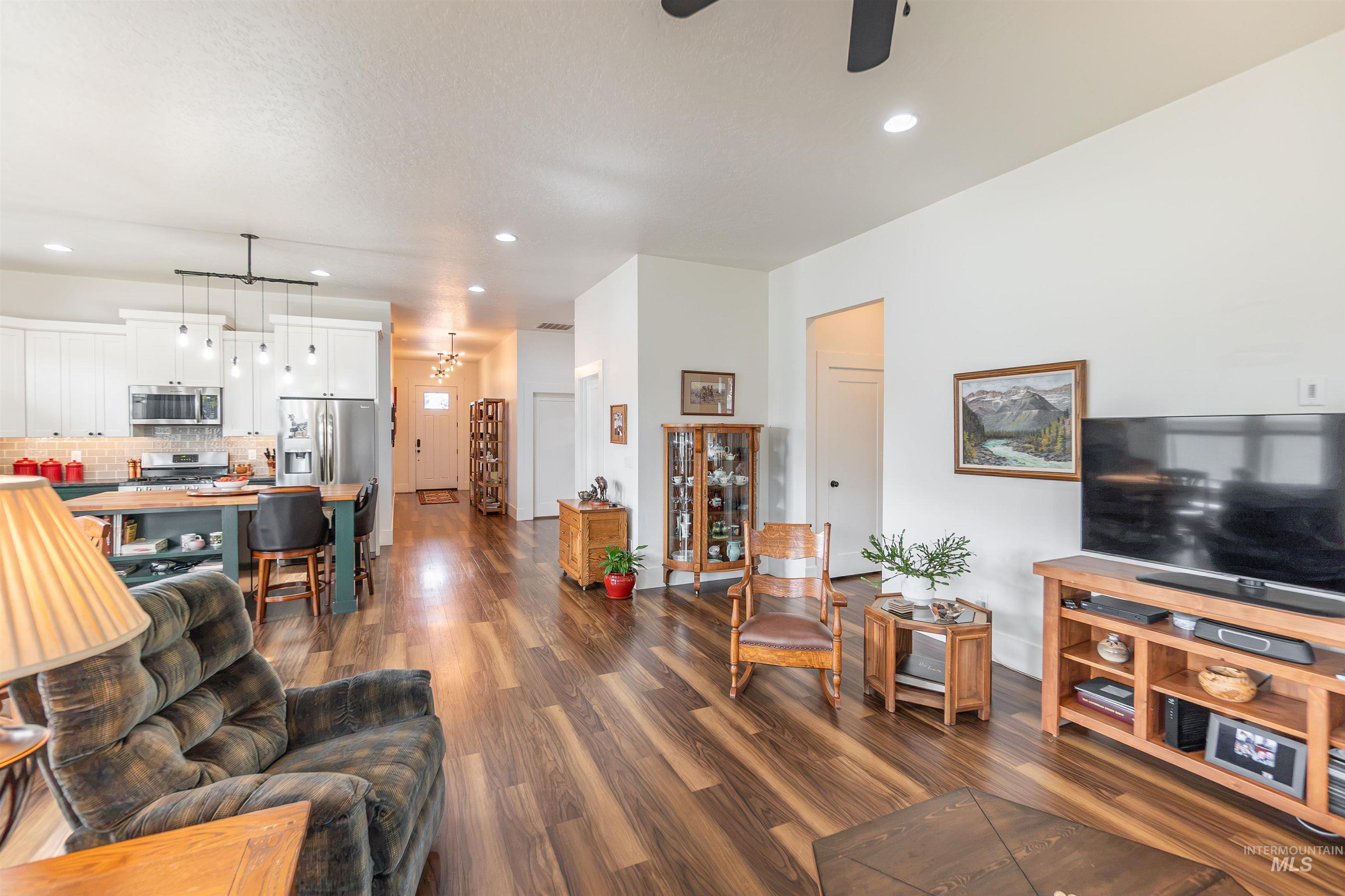 9304 W Tillamook Dr., Boise, Idaho 83709, 3 Bedrooms, 2 Bathrooms, Residential For Sale, Price $535,000,MLS 99002741