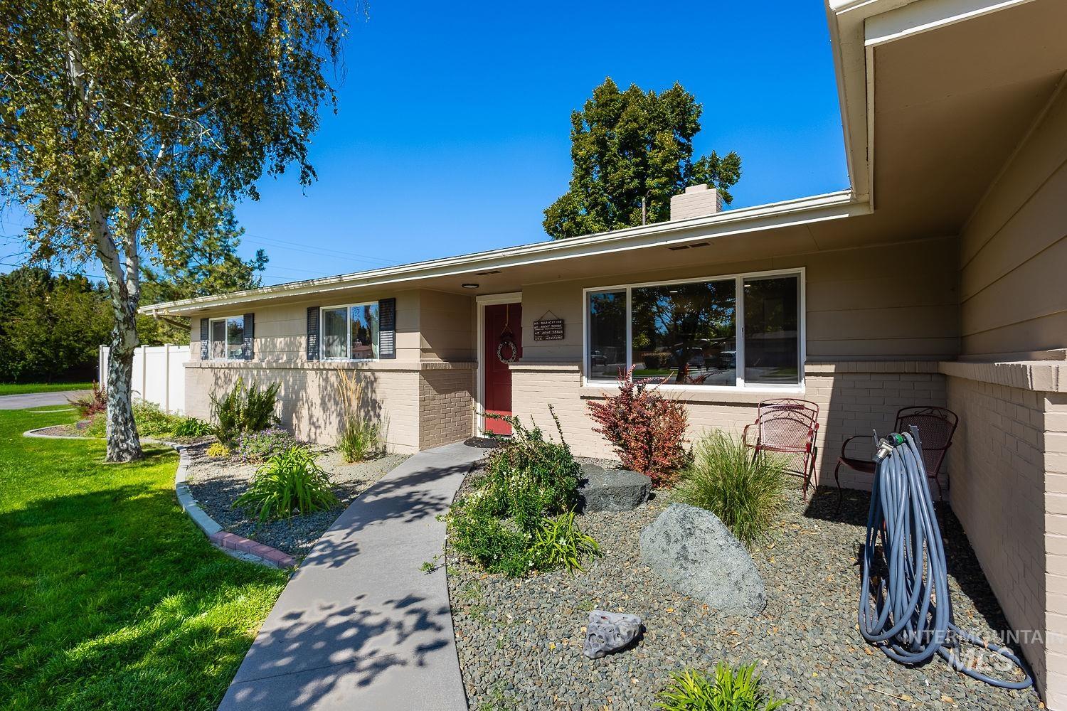 448 W bird, Nampa, Idaho 83686, 3 Bedrooms, 1.5 Bathrooms, Residential For Sale, Price $395,000,MLS 99002748