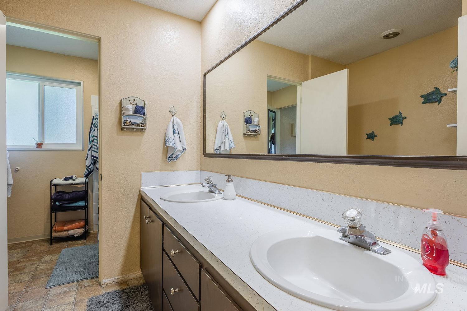 448 W bird, Nampa, Idaho 83686, 3 Bedrooms, 1.5 Bathrooms, Residential For Sale, Price $395,000,MLS 99002748