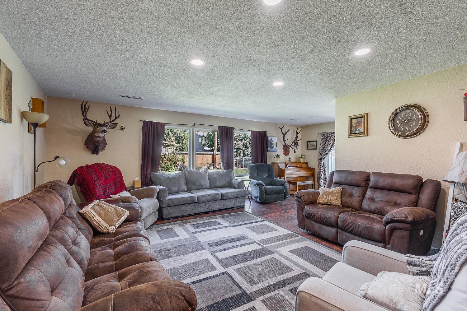 448 W bird, Nampa, Idaho 83686, 3 Bedrooms, 1.5 Bathrooms, Residential For Sale, Price $395,000,MLS 99002748