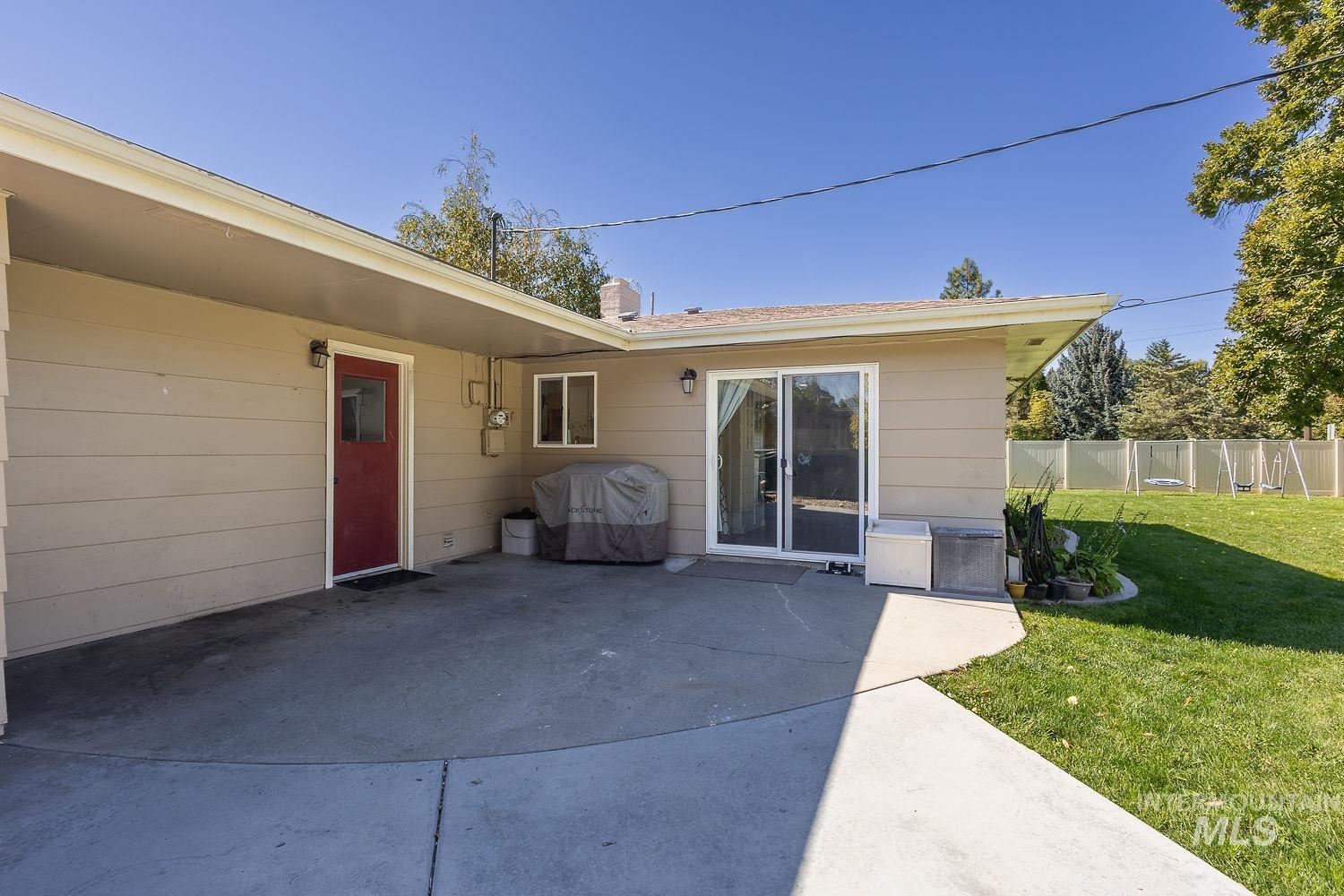 448 W bird, Nampa, Idaho 83686, 3 Bedrooms, 1.5 Bathrooms, Residential For Sale, Price $395,000,MLS 99002748