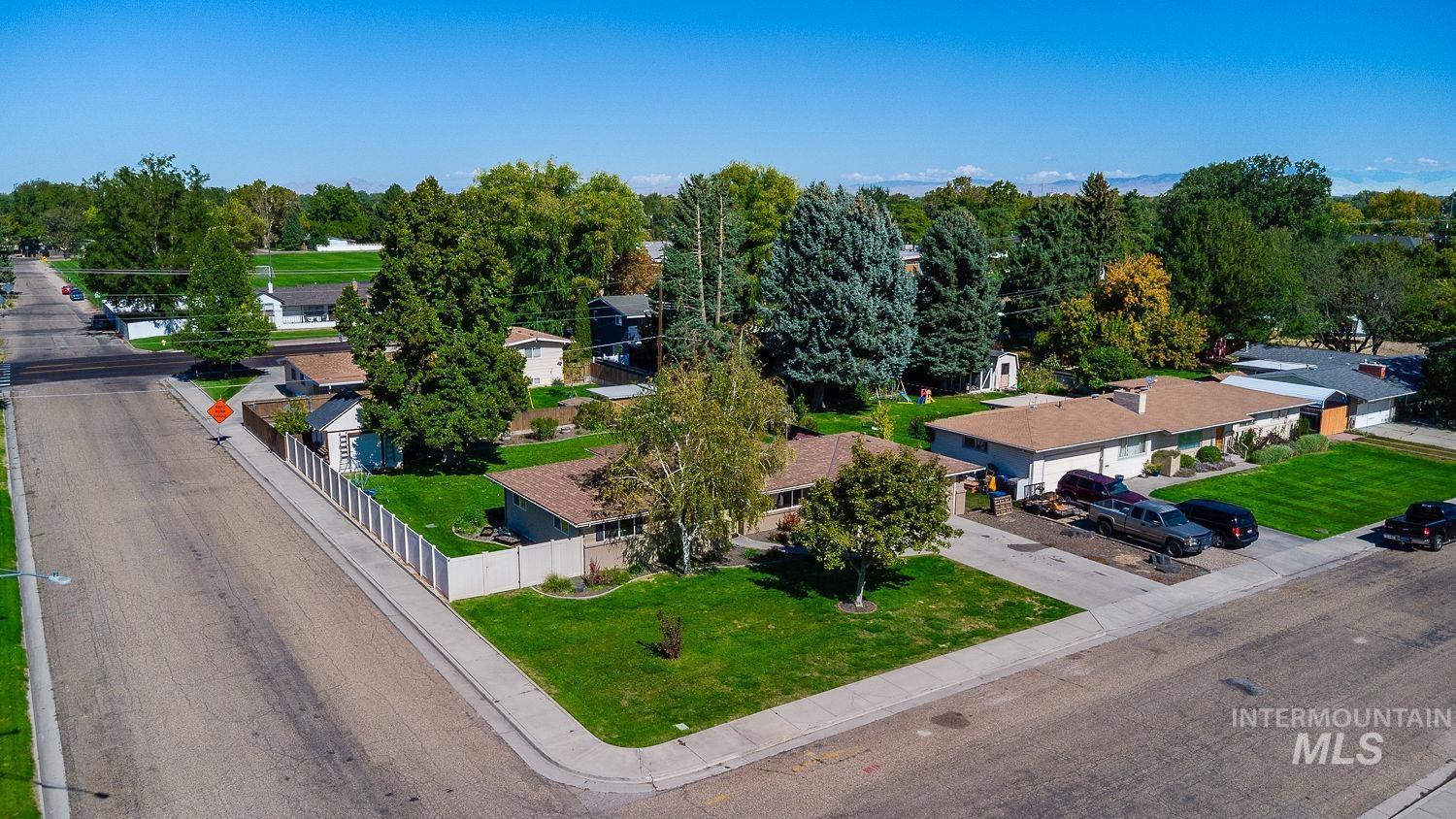 448 W bird, Nampa, Idaho 83686, 3 Bedrooms, 1.5 Bathrooms, Residential For Sale, Price $395,000,MLS 99002748