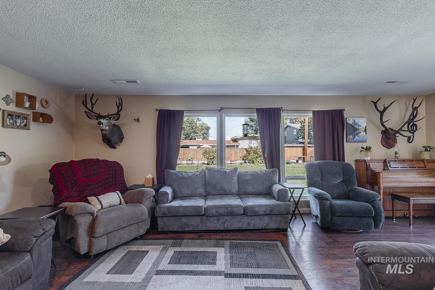 448 W bird, Nampa, Idaho 83686, 3 Bedrooms, 1.5 Bathrooms, Residential For Sale, Price $395,000,MLS 99002748