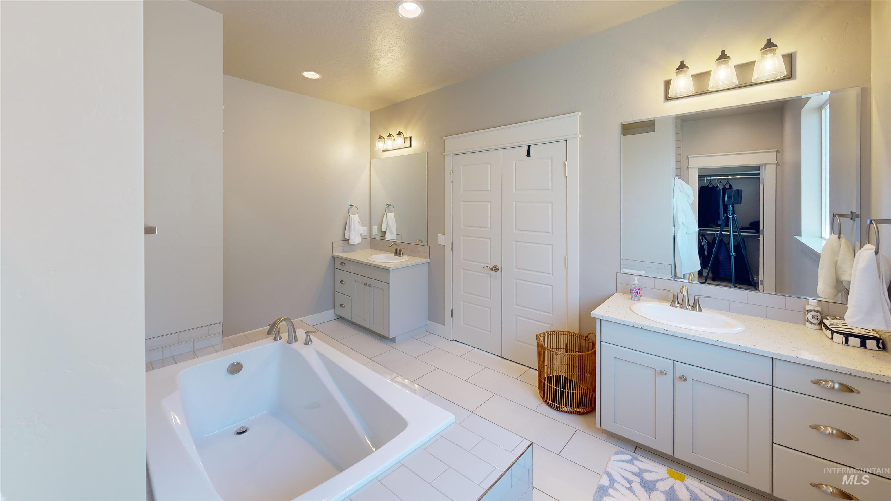 4155 Whistling Heights Way, Nampa, Idaho 83687, 4 Bedrooms, 2.5 Bathrooms, Residential For Sale, Price $599,777,MLS 99002760