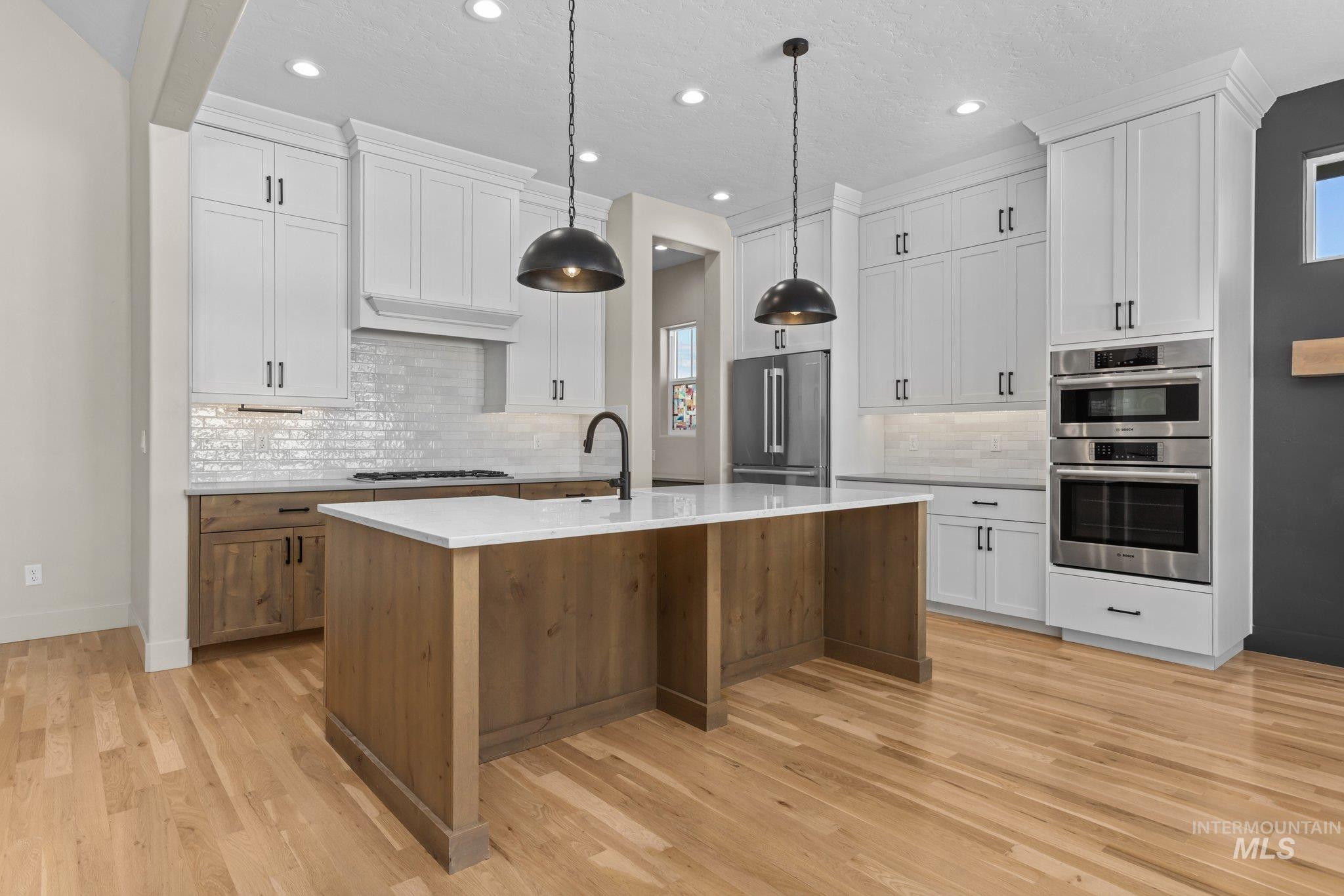 8376 W Brooks Dr, Boise, Idaho 83714, 3 Bedrooms, 3.5 Bathrooms, Residential For Sale, Price $950,000,MLS 99002762