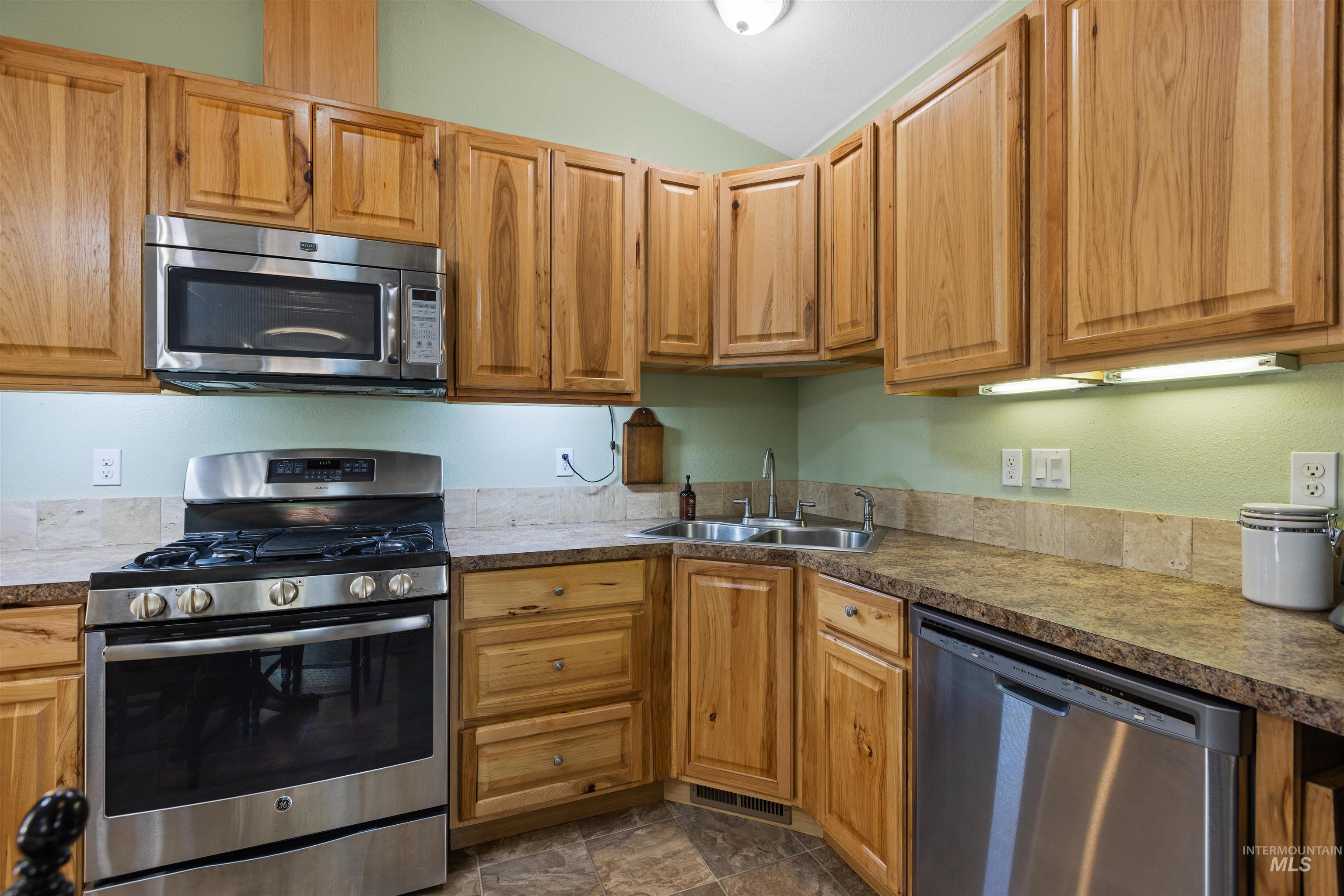 688 Meadow Dr, Emmett, Idaho 83617, 3 Bedrooms, 2 Bathrooms, Residential For Sale, Price $350,000,MLS 99002763
