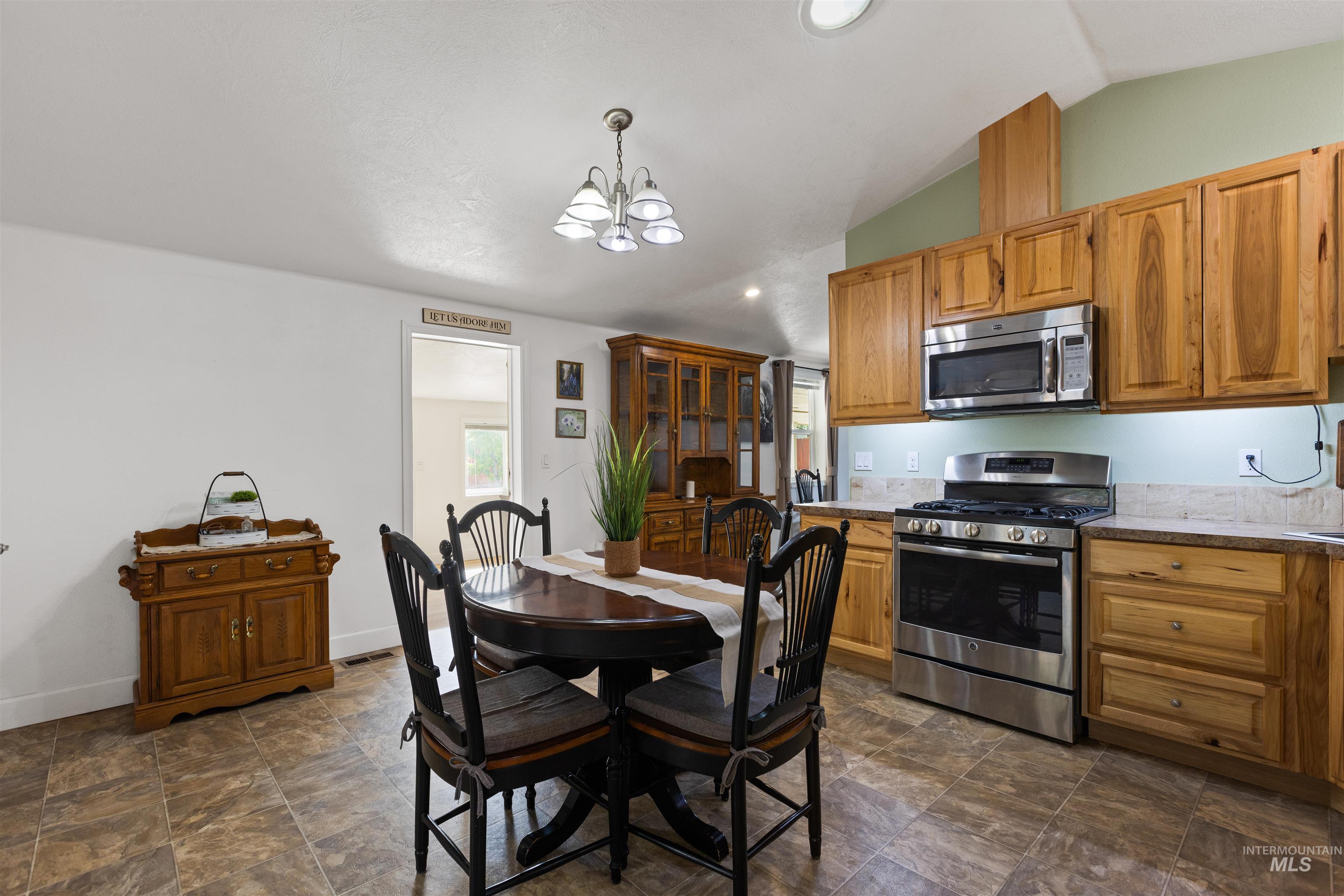688 Meadow Dr, Emmett, Idaho 83617, 3 Bedrooms, 2 Bathrooms, Residential For Sale, Price $350,000,MLS 99002763
