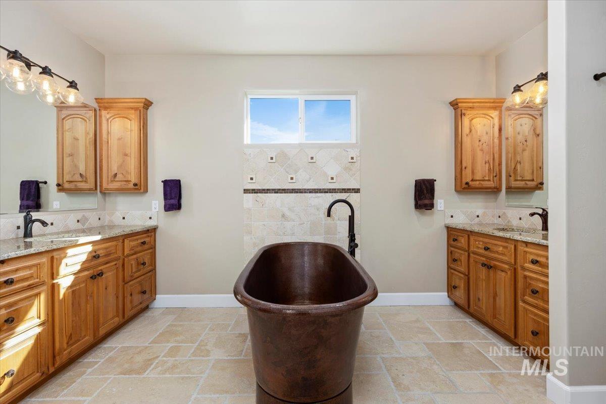465 Canyon Rim Rd, Twin Falls, Idaho 83301, 3 Bedrooms, 3 Bathrooms, Residential For Sale, Price $1,290,000,MLS 99002764