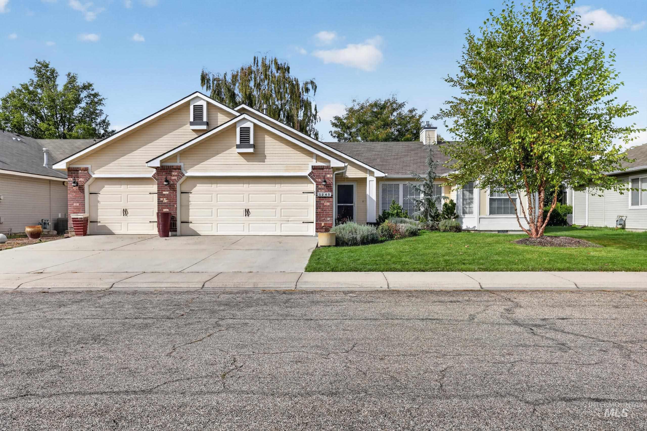 1245 S Common Ave, Boise, Idaho 83709, 3 Bedrooms, 2 Bathrooms, Residential For Sale, Price $410,500,MLS 99002767