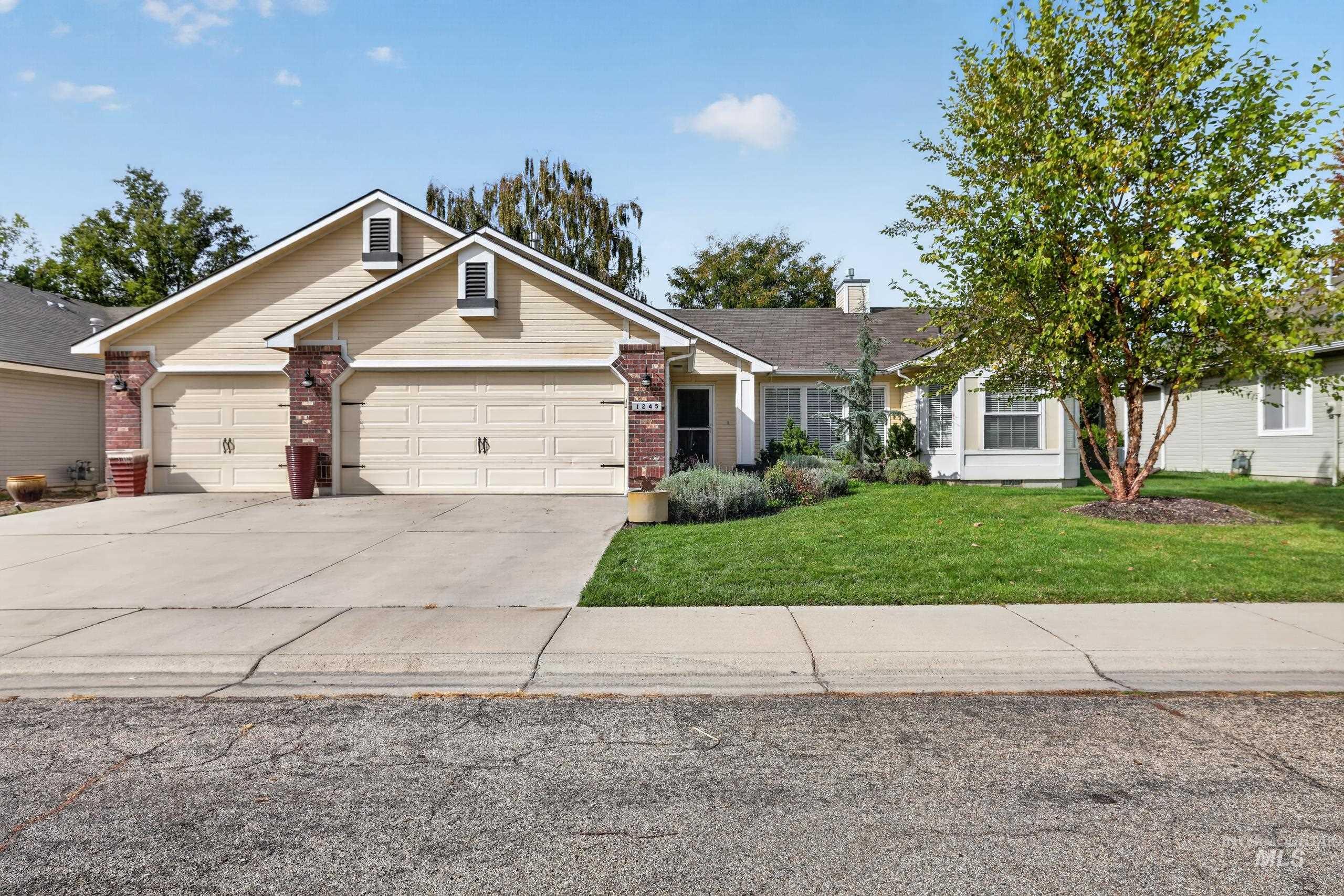 1245 S Common Ave, Boise, Idaho 83709, 3 Bedrooms, 2 Bathrooms, Residential For Sale, Price $410,500,MLS 99002767