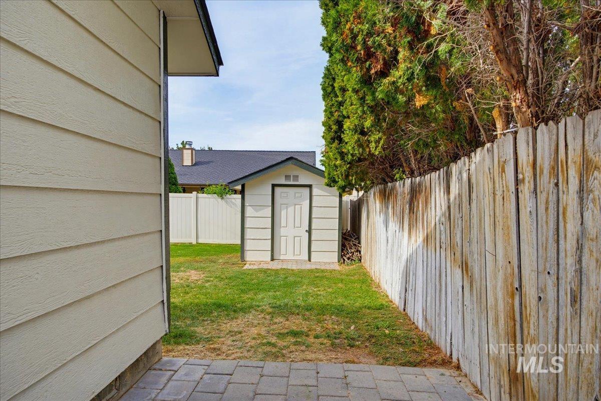 3321 N Lena Pl., Boise, Idaho 83713, 3 Bedrooms, 2 Bathrooms, Residential For Sale, Price $434,900,MLS 99002770