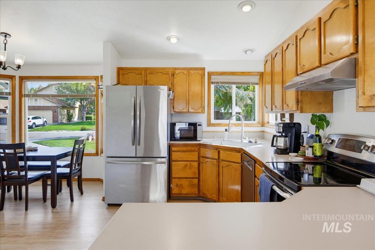 3321 N Lena Pl., Boise, Idaho 83713, 3 Bedrooms, 2 Bathrooms, Residential For Sale, Price $434,900,MLS 99002770