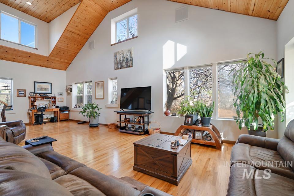 7025 Bluebird Lane, Sweet, Idaho 83670, 2 Bedrooms, 3 Bathrooms, Residential For Sale, Price $799,900,MLS 99002779