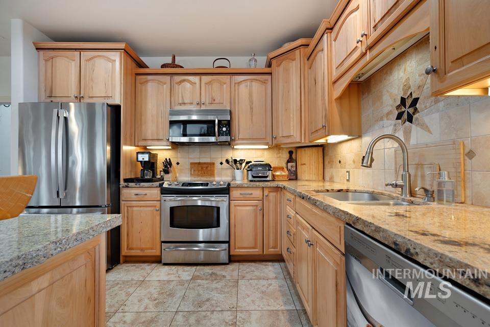 7025 Bluebird Lane, Sweet, Idaho 83670, 2 Bedrooms, 3 Bathrooms, Residential For Sale, Price $799,900,MLS 99002779