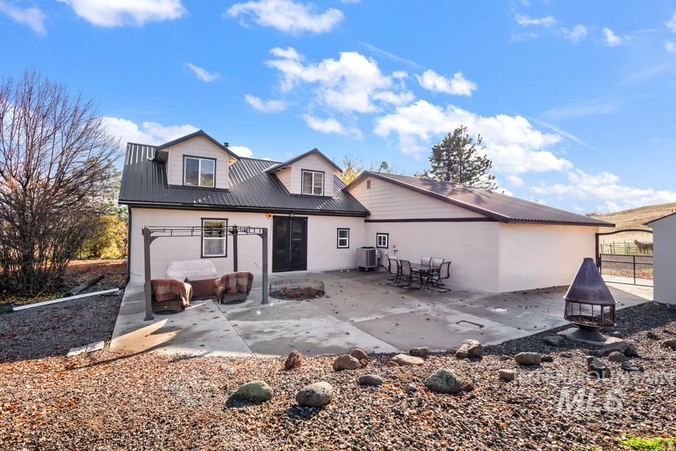 7025 Bluebird Lane, Sweet, Idaho 83670, 2 Bedrooms, 3 Bathrooms, Residential For Sale, Price $799,900,MLS 99002779