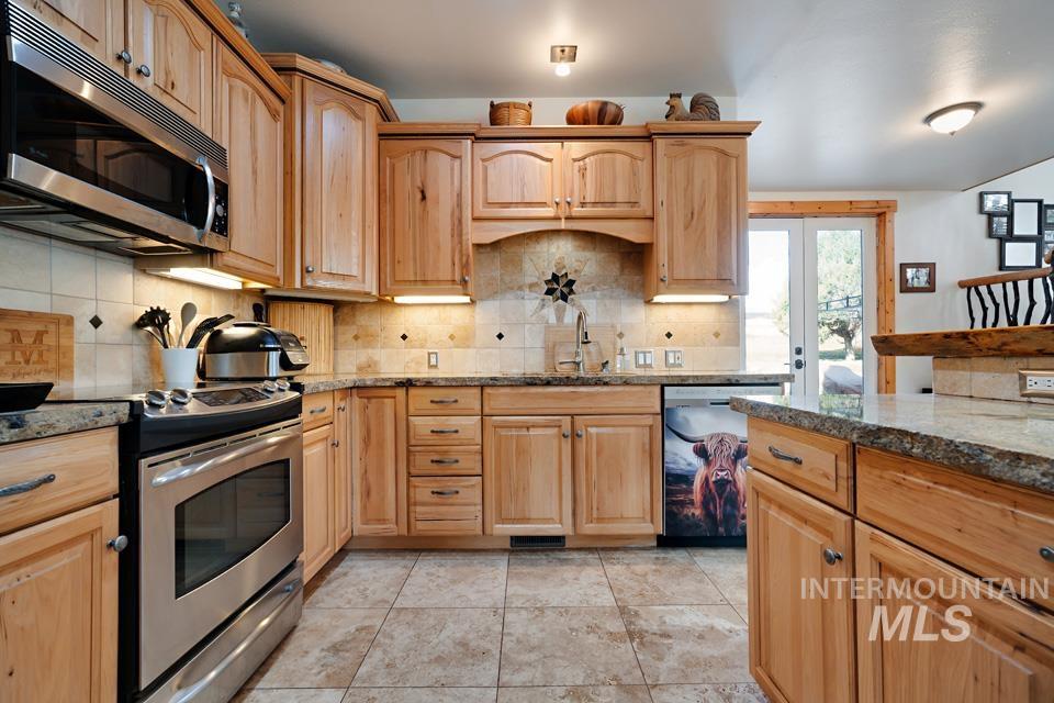 7025 Bluebird Lane, Sweet, Idaho 83670, 2 Bedrooms, 3 Bathrooms, Residential For Sale, Price $799,900,MLS 99002779
