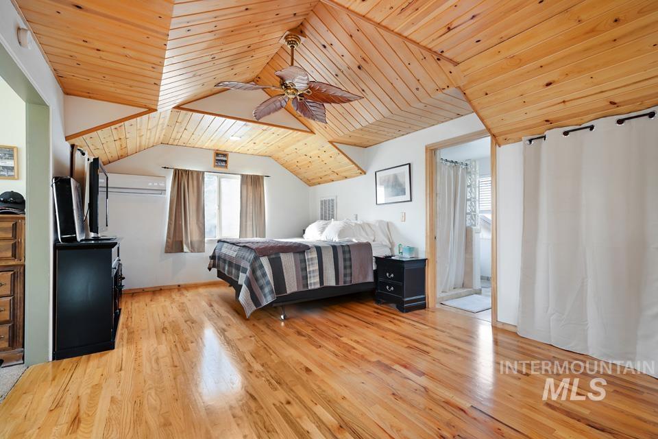 7025 Bluebird Lane, Sweet, Idaho 83670, 2 Bedrooms, 3 Bathrooms, Residential For Sale, Price $799,900,MLS 99002779