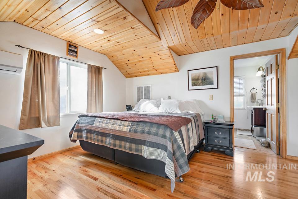 7025 Bluebird Lane, Sweet, Idaho 83670, 2 Bedrooms, 3 Bathrooms, Residential For Sale, Price $799,900,MLS 99002779