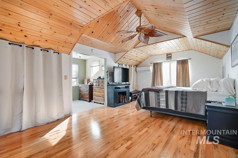 7025 Bluebird Lane, Sweet, Idaho 83670, 2 Bedrooms, 3 Bathrooms, Residential For Sale, Price $799,900,MLS 99002779