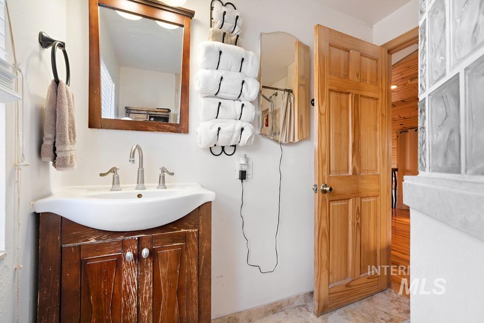 7025 Bluebird Lane, Sweet, Idaho 83670, 2 Bedrooms, 3 Bathrooms, Residential For Sale, Price $799,900,MLS 99002779