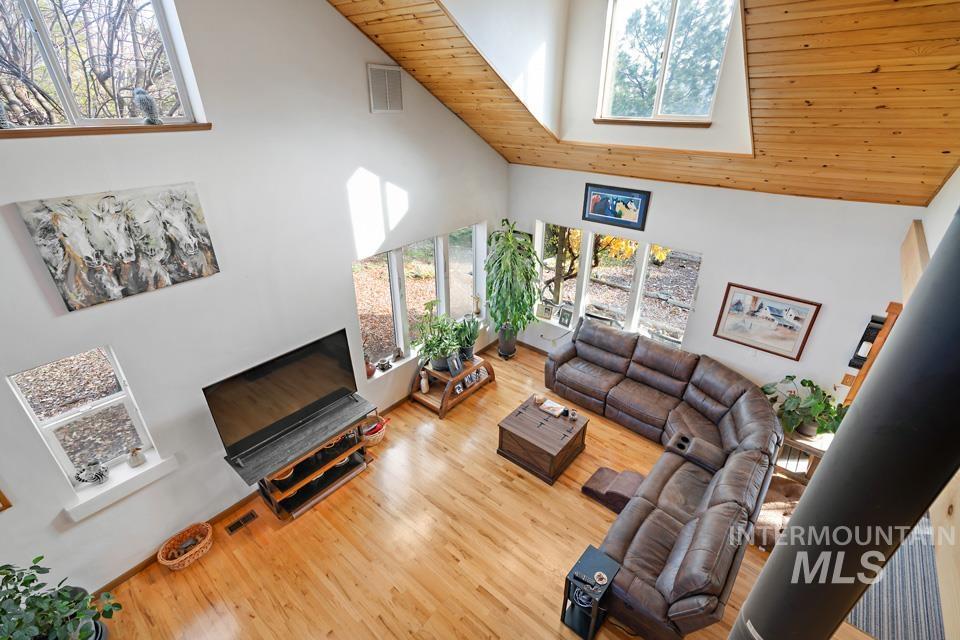 7025 Bluebird Lane, Sweet, Idaho 83670, 2 Bedrooms, 3 Bathrooms, Residential For Sale, Price $799,900,MLS 99002779