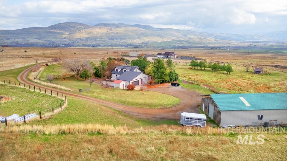 7025 Bluebird Lane, Sweet, Idaho 83670, 2 Bedrooms, 3 Bathrooms, Residential For Sale, Price $799,900,MLS 99002779