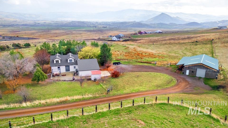 7025 Bluebird Lane, Sweet, Idaho 83670, 2 Bedrooms, 3 Bathrooms, Residential For Sale, Price $799,900,MLS 99002779