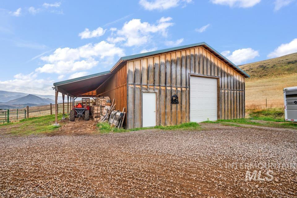 7025 Bluebird Lane, Sweet, Idaho 83670, 2 Bedrooms, 3 Bathrooms, Residential For Sale, Price $799,900,MLS 99002779