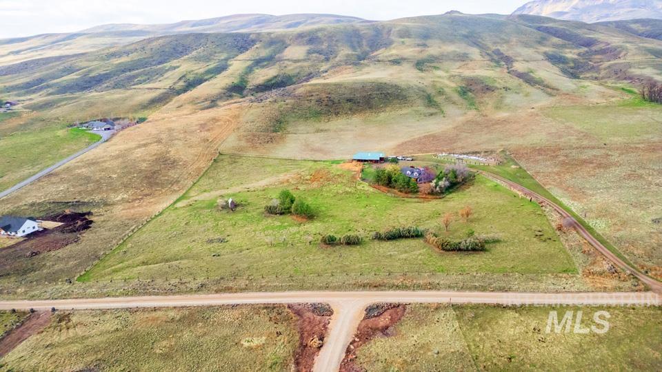 7025 Bluebird Lane, Sweet, Idaho 83670, 2 Bedrooms, 3 Bathrooms, Residential For Sale, Price $799,900,MLS 99002779