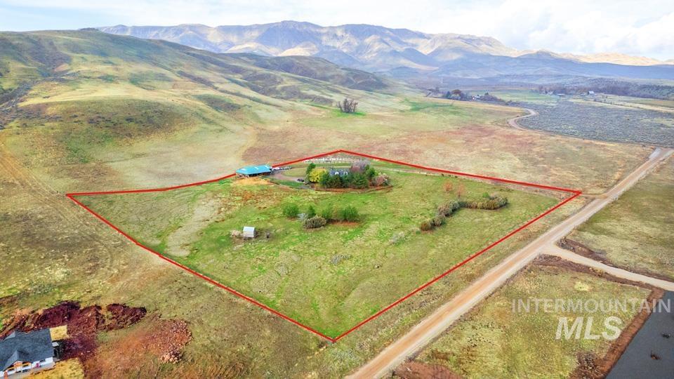 7025 Bluebird Lane, Sweet, Idaho 83670, 2 Bedrooms, 3 Bathrooms, Residential For Sale, Price $799,900,MLS 99002779