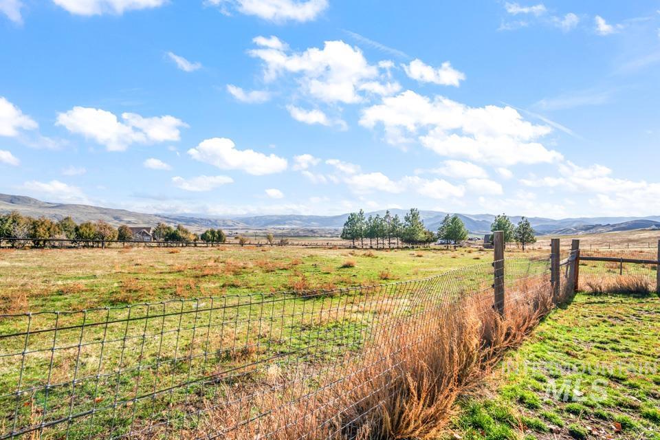 7025 Bluebird Lane, Sweet, Idaho 83670, 2 Bedrooms, 3 Bathrooms, Residential For Sale, Price $799,900,MLS 99002779