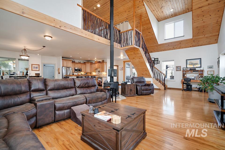 7025 Bluebird Lane, Sweet, Idaho 83670, 2 Bedrooms, 3 Bathrooms, Residential For Sale, Price $799,900,MLS 99002779