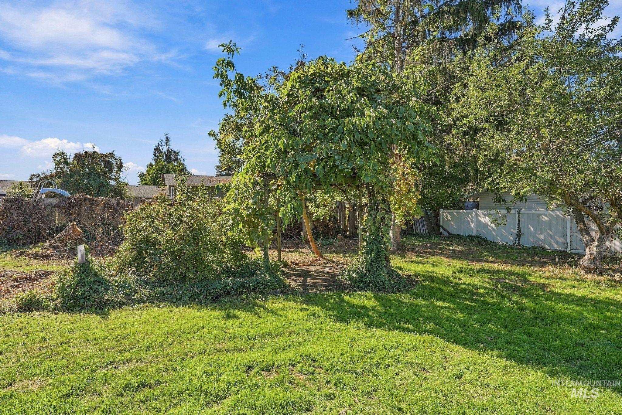 2006 Powers Drive, Lewiston, Idaho 83501, 3 Bedrooms, 1.5 Bathrooms, Residential For Sale, Price $315,000,MLS 99002781