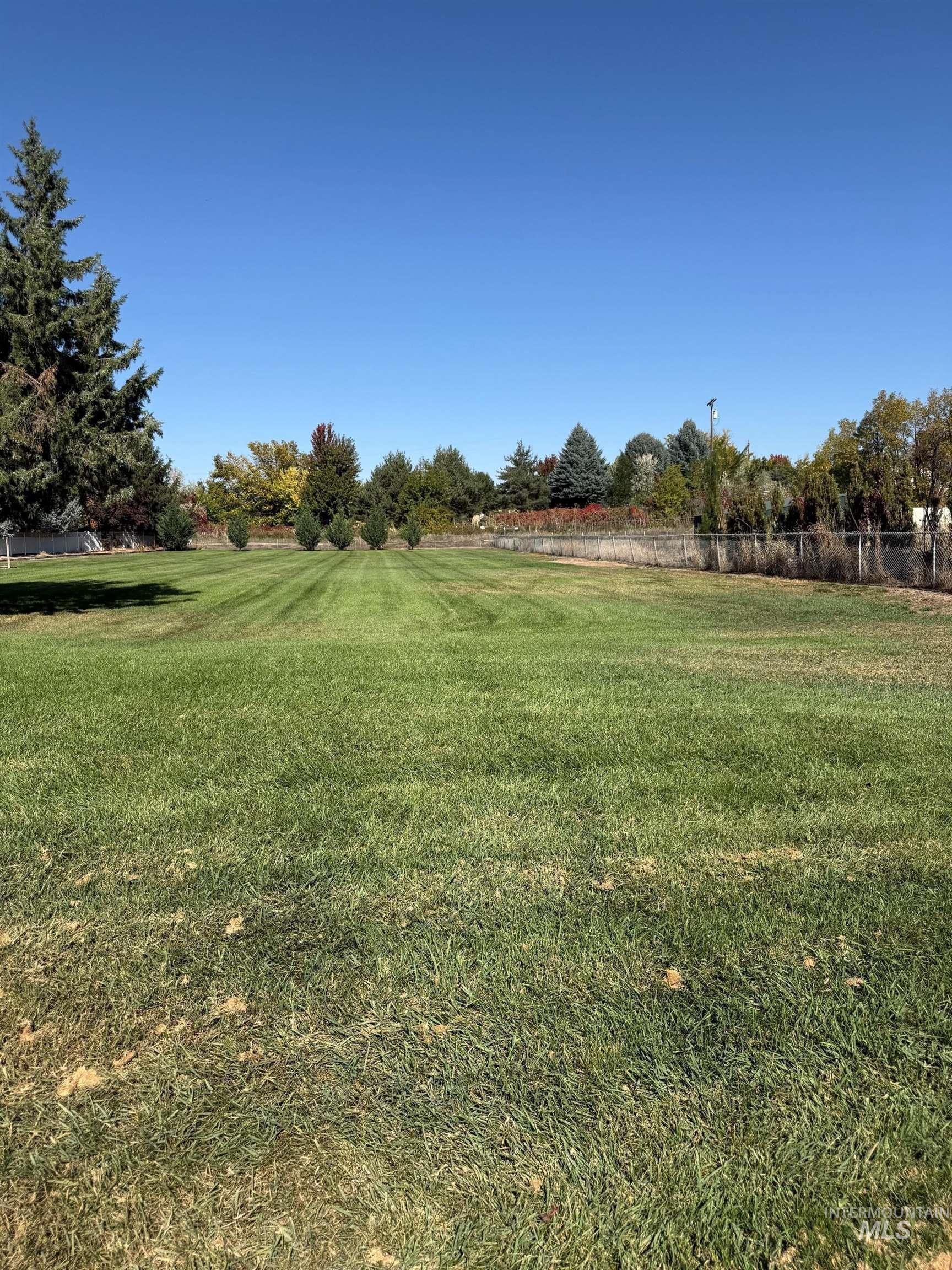 364 N Eagle Glen Ln, Eagle, Idaho 83616, 2 Bedrooms, 1.5 Bathrooms, Residential For Sale, Price $304,900,MLS 99002788