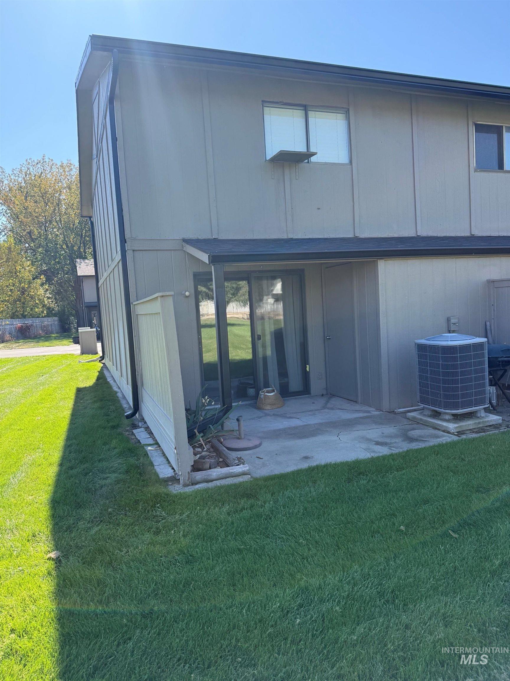 364 N Eagle Glen Ln, Eagle, Idaho 83616, 2 Bedrooms, 1.5 Bathrooms, Residential For Sale, Price $304,900,MLS 99002788