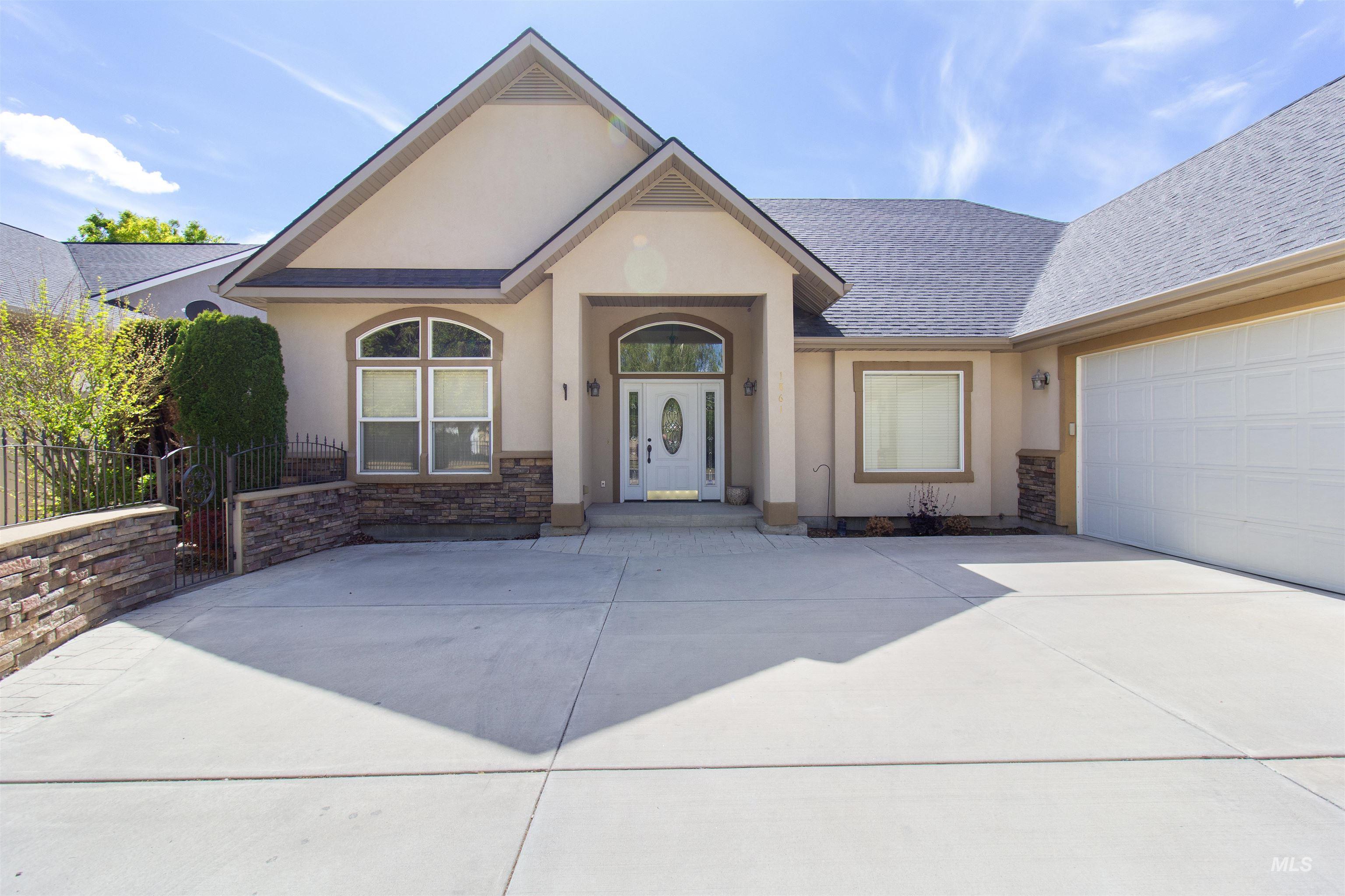 1861 Canyon Park Ct, Twin Falls, Idaho 83301, 3 Bedrooms, 2.5 Bathrooms, Residential For Sale, Price $599,900,MLS 99002789