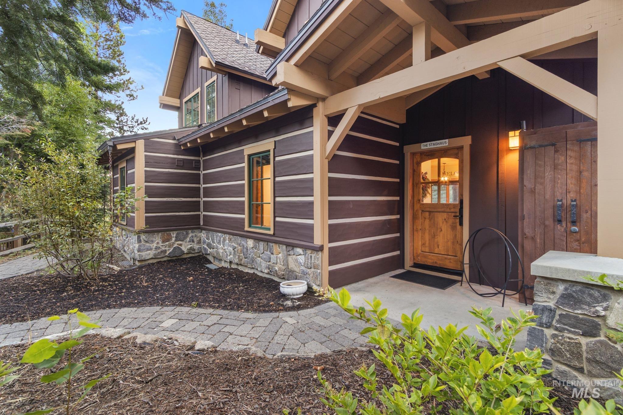 7 Golden Bench, Donnelly, Idaho 83615, 2 Bedrooms, 2 Bathrooms, Residential For Sale, Price $915,000,MLS 99002795