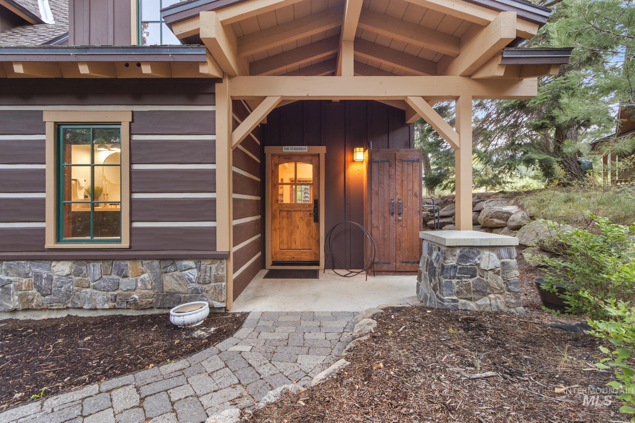 7 Golden Bench, Donnelly, Idaho 83615, 2 Bedrooms, 2 Bathrooms, Residential For Sale, Price $915,000,MLS 99002795