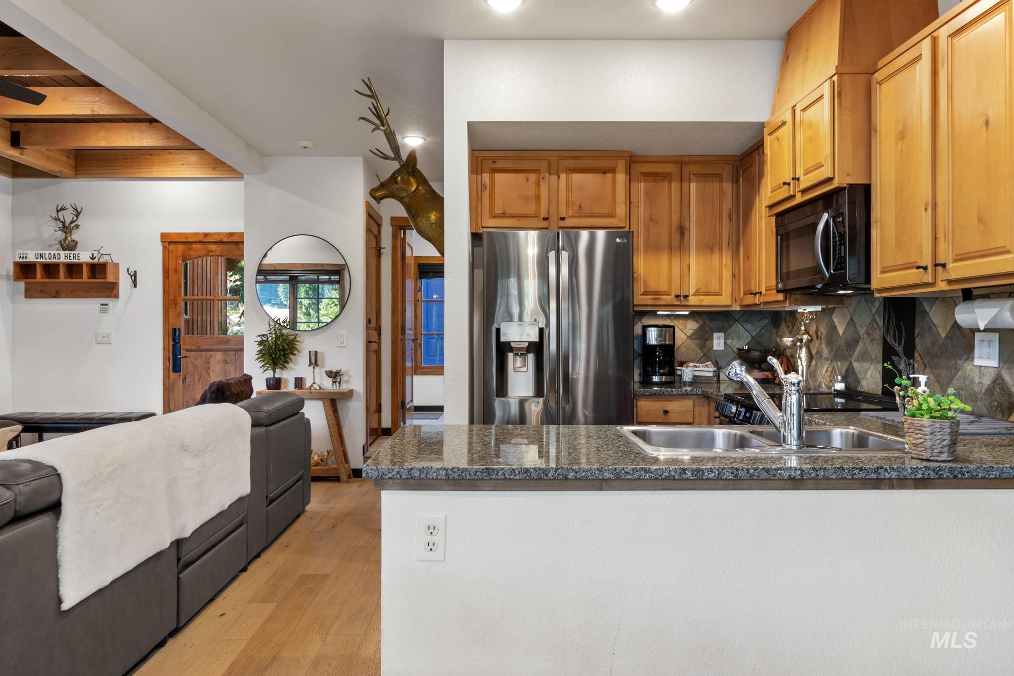 7 Golden Bench, Donnelly, Idaho 83615, 2 Bedrooms, 2 Bathrooms, Residential For Sale, Price $915,000,MLS 99002795