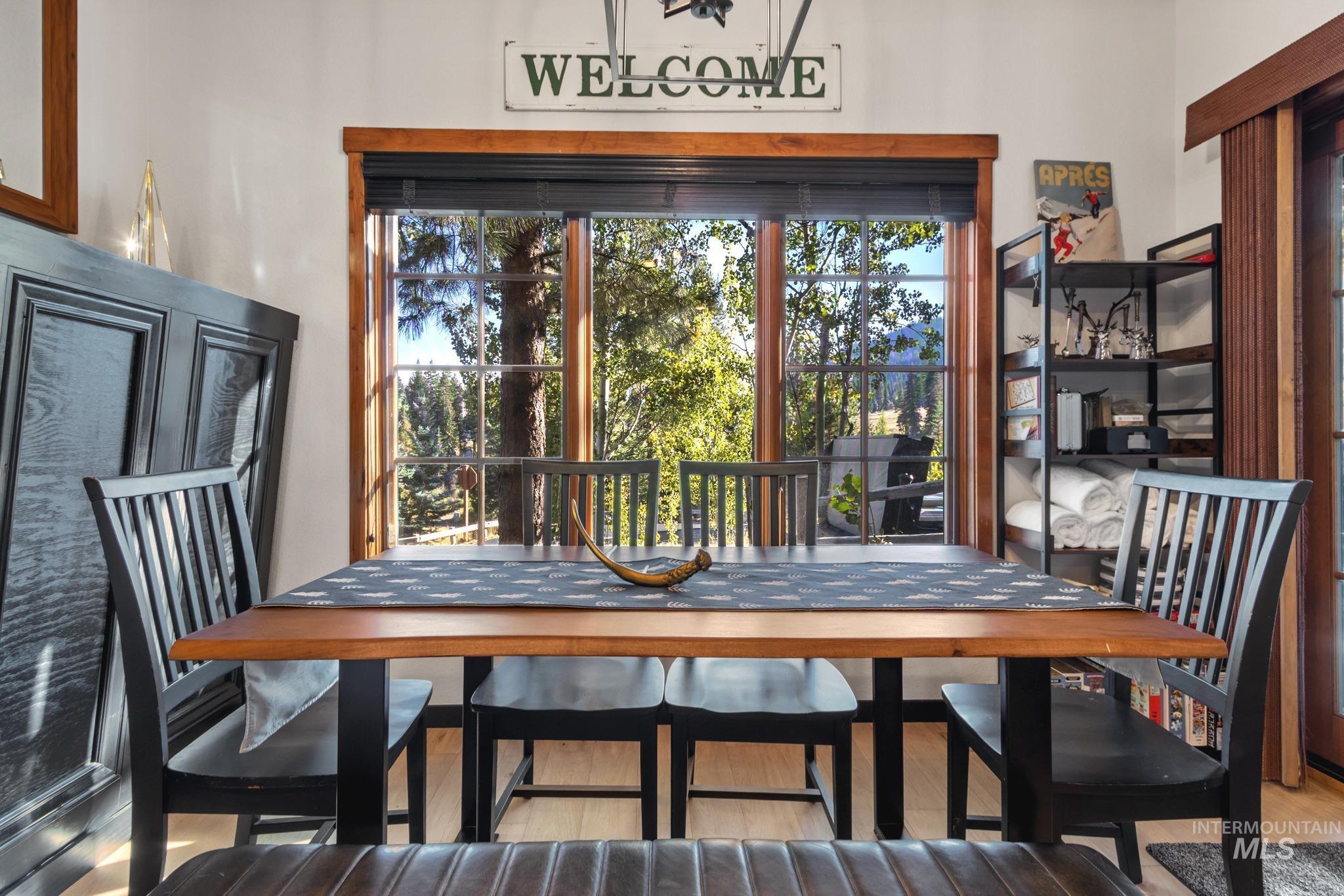7 Golden Bench, Donnelly, Idaho 83615, 2 Bedrooms, 2 Bathrooms, Residential For Sale, Price $915,000,MLS 99002795