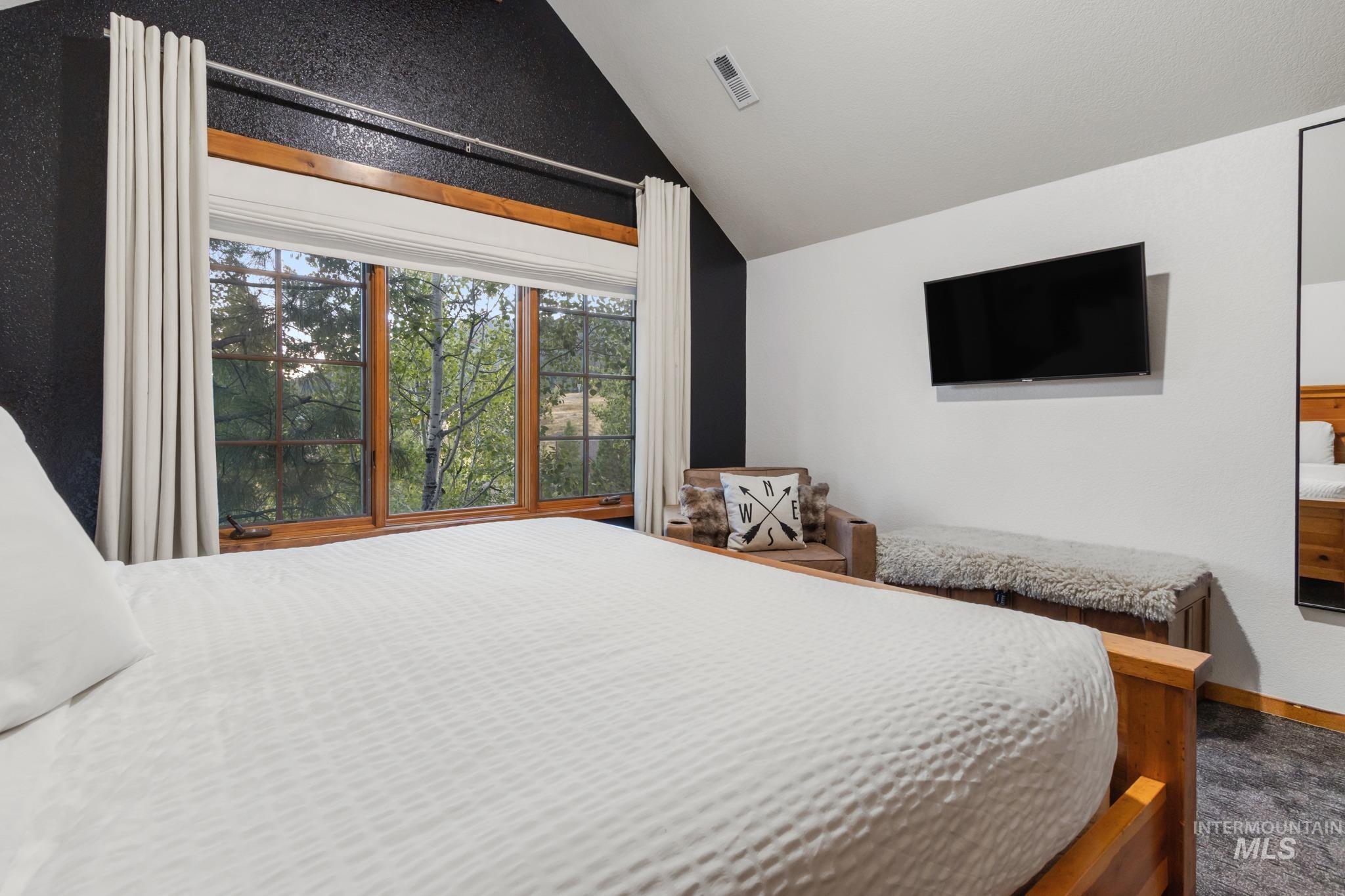 7 Golden Bench, Donnelly, Idaho 83615, 2 Bedrooms, 2 Bathrooms, Residential For Sale, Price $915,000,MLS 99002795