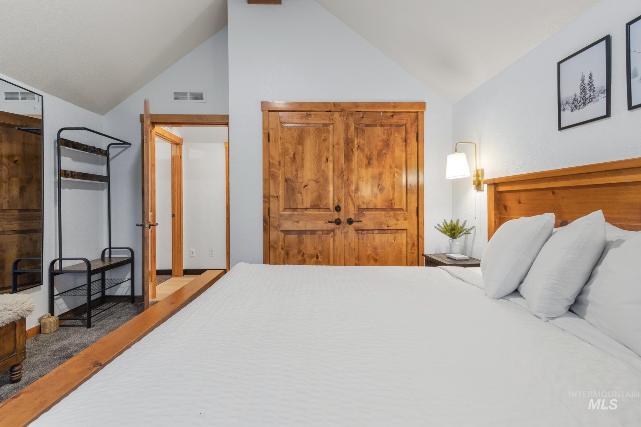 7 Golden Bench, Donnelly, Idaho 83615, 2 Bedrooms, 2 Bathrooms, Residential For Sale, Price $915,000,MLS 99002795