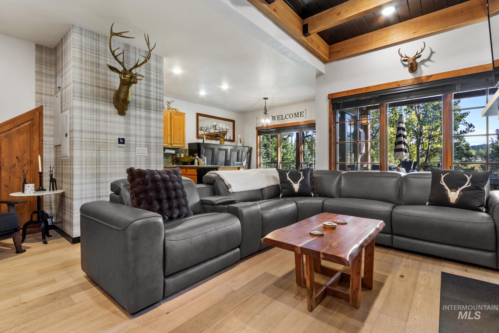 7 Golden Bench, Donnelly, Idaho 83615, 2 Bedrooms, 2 Bathrooms, Residential For Sale, Price $915,000,MLS 99002795